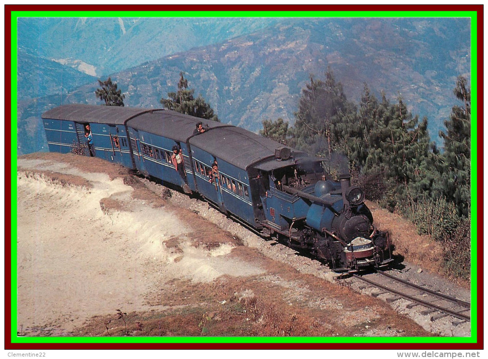 Théme Train , Locomotive , Chemin De Fer , Sncf , En Inde Ligne De Darleeling   ( Voir Scan Recto Et Verso ) - Gares - Avec Trains