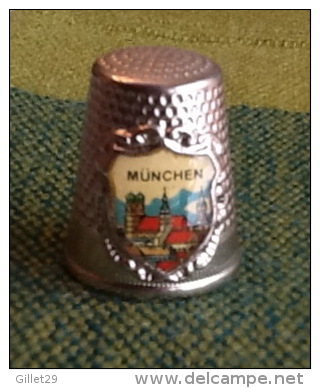 THIMBLES - DÉ À COUDRE EN MÉTAL - MUNCHEM, GERMANY - MUNICH, ALLEMAGNE - - Dés à Coudre