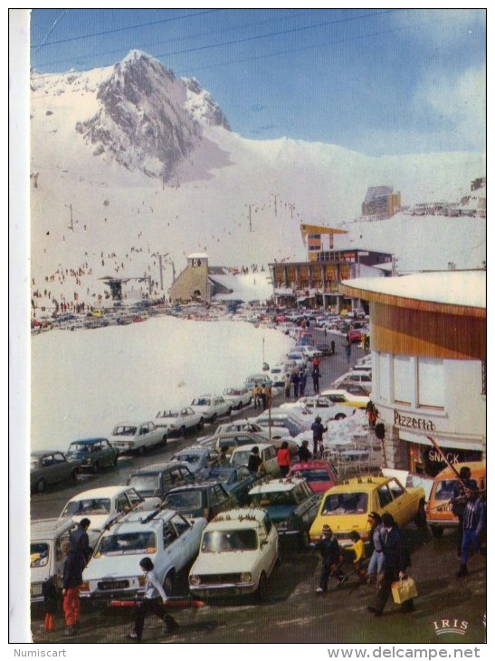 La Mongie.. Très Animée Belle Vue Du Village Pizzéria Le Col Du Tourmalet Voitures Sport D'hiver Ski - Altri & Non Classificati