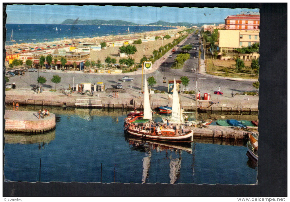 P5122 RICCIONE ( Prov. Di Rimini ) LUNGOMARE E SPIAGGIA CON NAVE E INSEGNA DISTRIBUTORE BP - NAVI SHIP BATEAUX - Andere & Zonder Classificatie