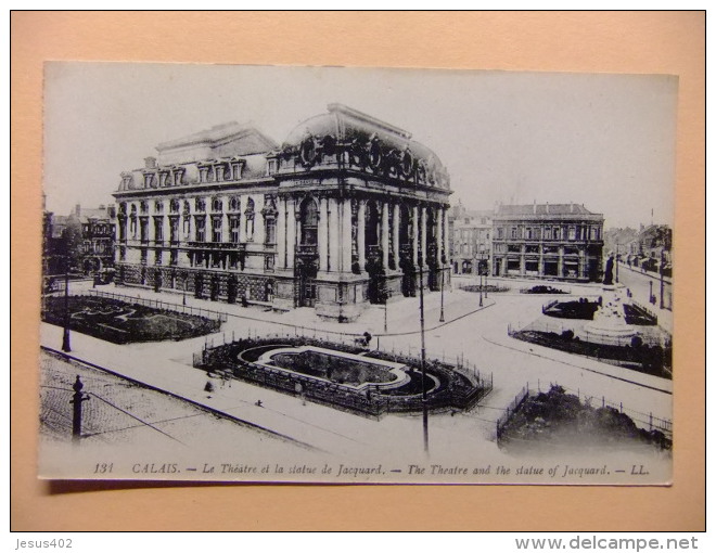 CPA CALAIS  Le Theatre Et La Statue De Jacquard Circulé - Calais