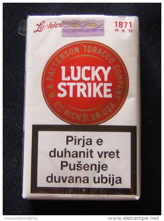 KOSOVO (SERBIA) LUCKY STRIKE RED SEALED UNOPENED SOFT PACK, USA CIGARETTES KOSOVO EDITION WITH FISCAL REVENUE STAMP. - Other & Unclassified