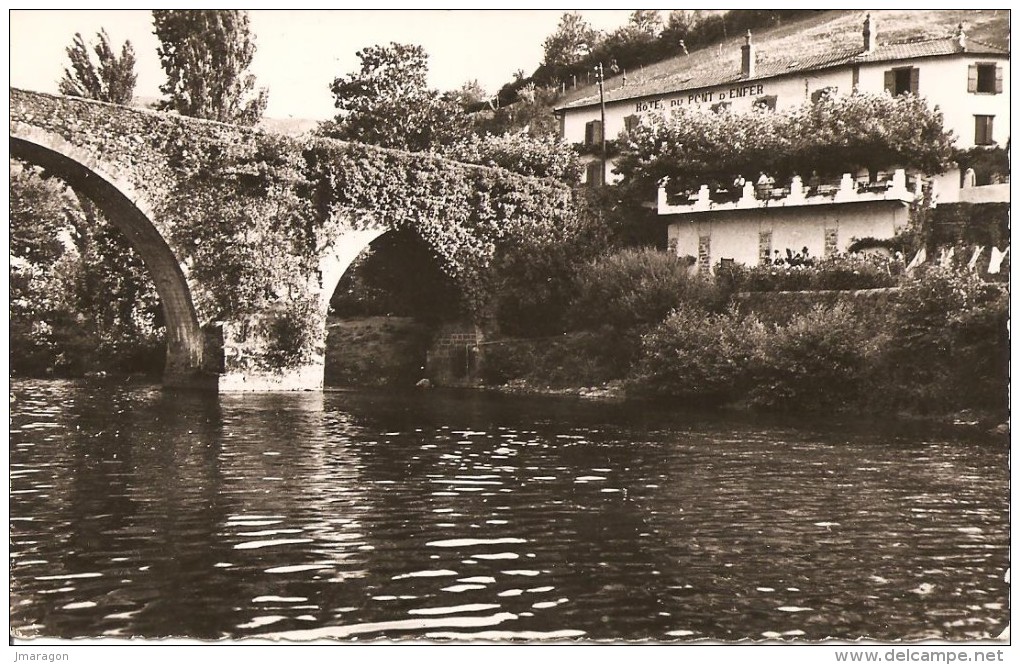 BIDARRAY - Hôtel Du Pont D´Enfer - Petite Dentelée, Non Circulée - Tbe - Bidarray