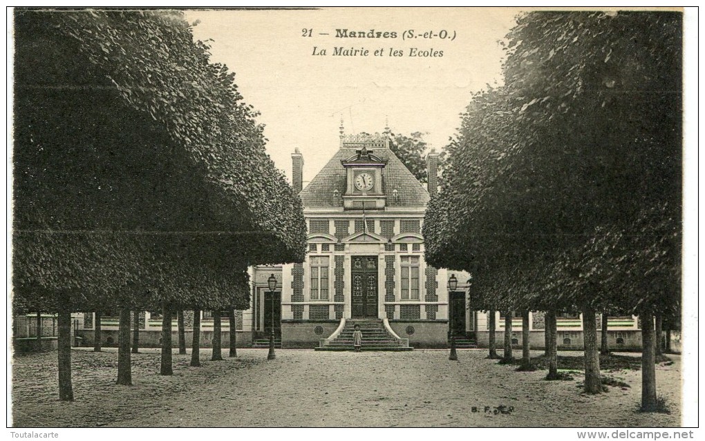 CPA 94 MANDRES LA MAIRIE ET LES ECOLES 1925 - Mandres Les Roses