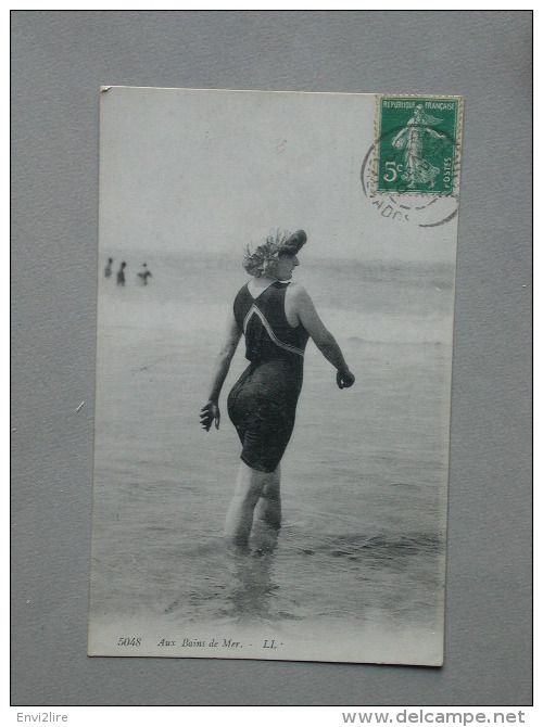 Ref5090 AB CPA Aux Bains De Mer - Portrait De Femme En Maillot De Bain Rentrant Dans L'eau LL N°5048 - Mode