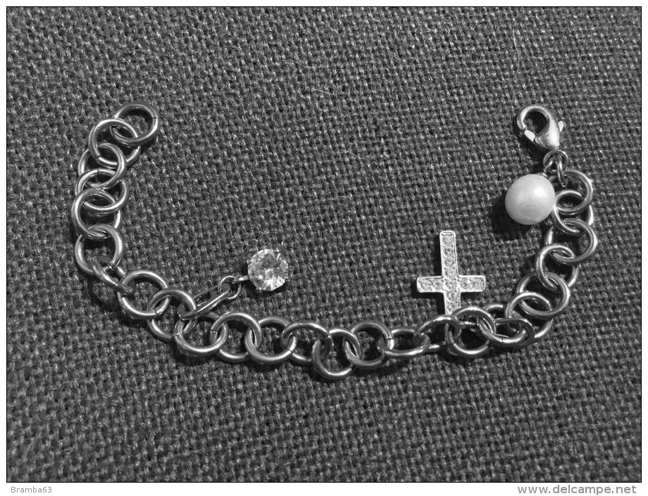 Braccialetto In Metallo Grigio Con Pendenti Croce Perla Pietra Brillante (naturalmente Non Vera, Tipo Strass) - Bracelets