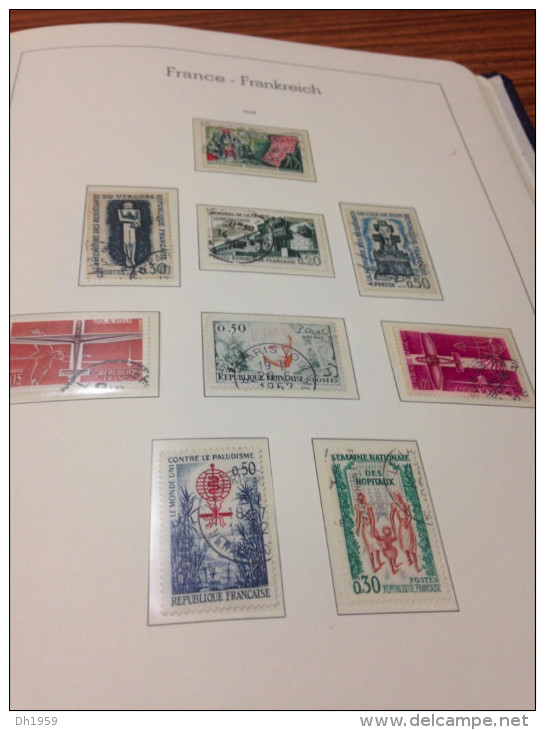 1945-1969 OCCASION FRANCE !!! LEUCHTTURM RELIURE BLEU + env. 94 FEUILLES PREIMPRIMEES + TIMBRES o/*/**