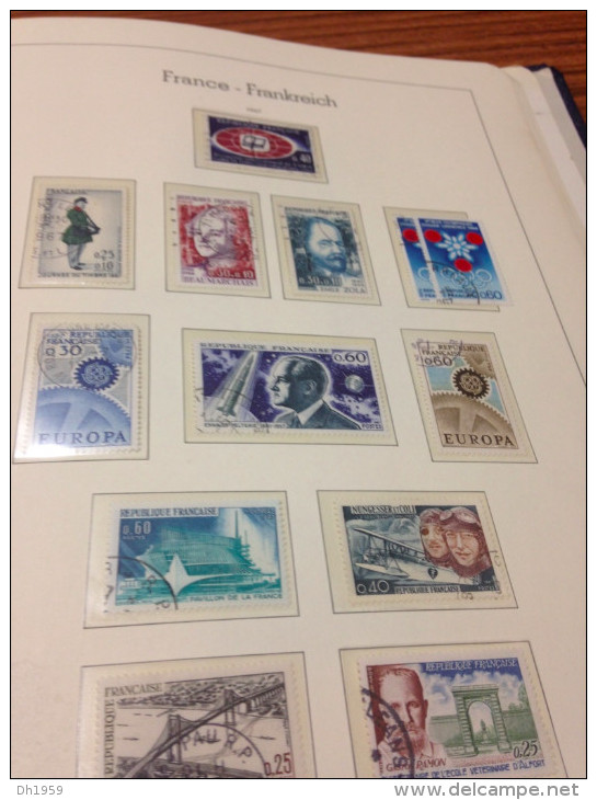 1945-1969 OCCASION FRANCE !!! LEUCHTTURM RELIURE BLEU + env. 94 FEUILLES PREIMPRIMEES + TIMBRES o/*/**