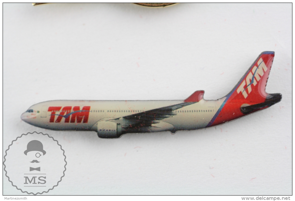 TAM Airlines Airship Boeing Brazil -  Advertising Pin Badges - Fesselballons