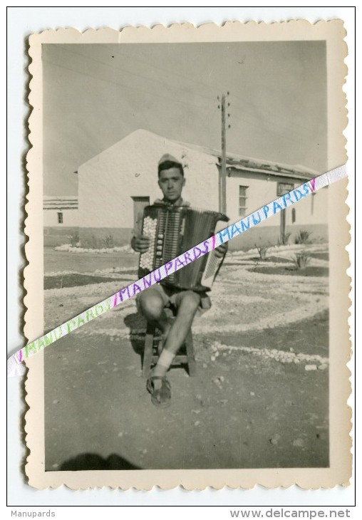 MAROC / PHOTO / CAMP D' EL HAJEB / JUILLET - AOUT 1950 / ACCORDÉONISTE / ACCORDÉON - Otros & Sin Clasificación