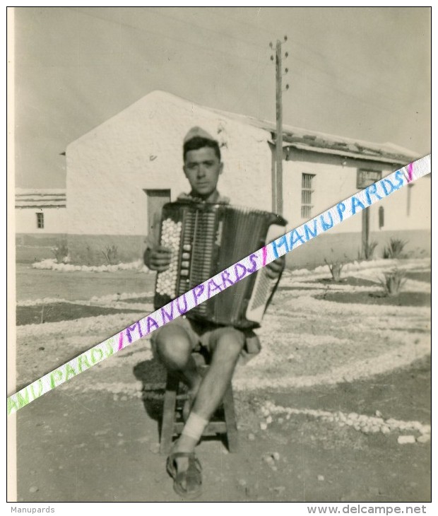 MAROC / PHOTO / CAMP D' EL HAJEB / JUILLET - AOUT 1950 / ACCORDÉONISTE / ACCORDÉON - Otros & Sin Clasificación