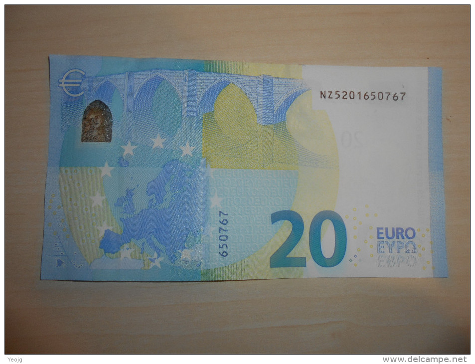 Austria Österreich Autriche 20 Euro Draghi  Serial Number: NZ!!!  UNC-  (one Slight Little Wave) - 20 Euro