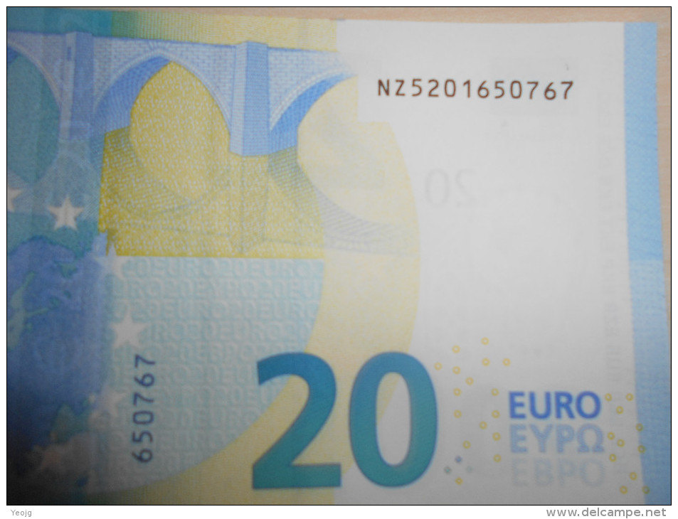 Austria Österreich Autriche 20 Euro Draghi  Serial Number: NZ!!!  UNC-  (one Slight Little Wave) - 20 Euro