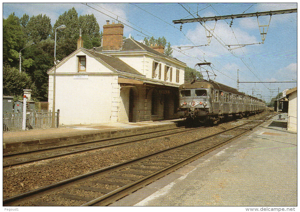 JOUY (E-et-L)  TRAIN AUTOMOTRICE Z 5100 En GARE Le 20 AOUT 1987.  Achat Immédiat - Jouy