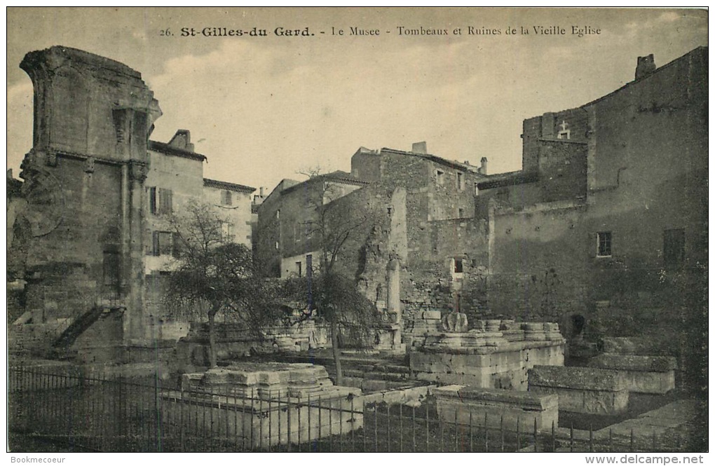 30  SAINT GILLES   GARD  LE MUSEE  TOMBEAU ET RUINES DE LA VIEILLE EGLISE - Saint-Gilles