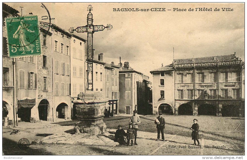 30 BAGNOLS SUR CEZE  PLACE DE L'HOTEL DE VILLE - Bagnols-sur-Cèze