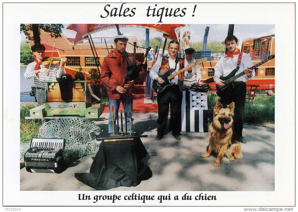 CPM Sales Tiques Groupe Celtique  Colombes (carte Com) - Entertainers