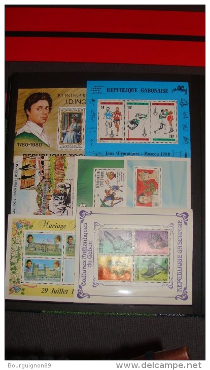 201 BLOCS FEUILLET NEUFS  SANS CHARNIERES DONT 30 BLOCS RARE AFRIQUE TIMBRE EN OR