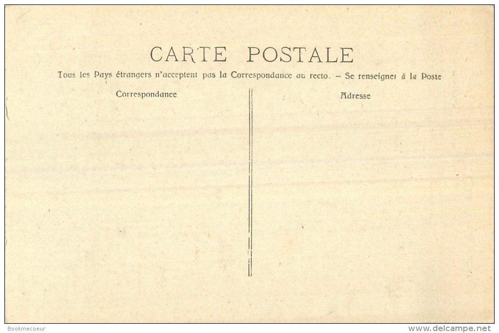 30  SAINT GILLES  GARD   1947  L'EGLISE PORTE DE GAUCHE - Saint-Gilles