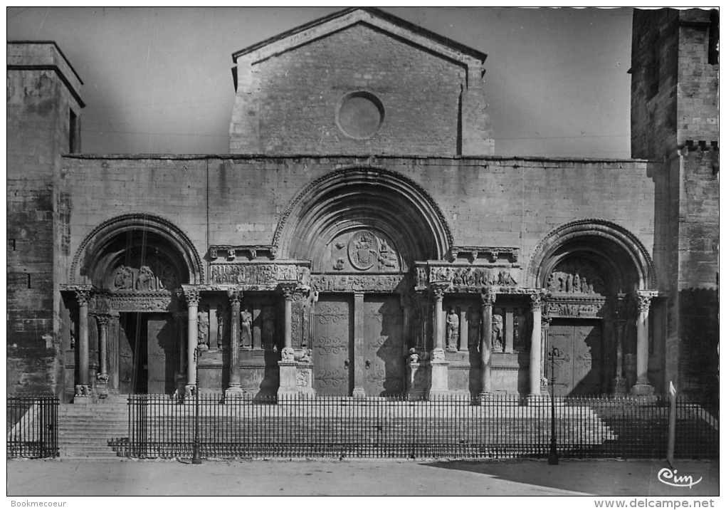 30  SAINT GILLES   FACADE DE L'  EGLISE  ABBATIALE  1140 1180 - Saint-Gilles