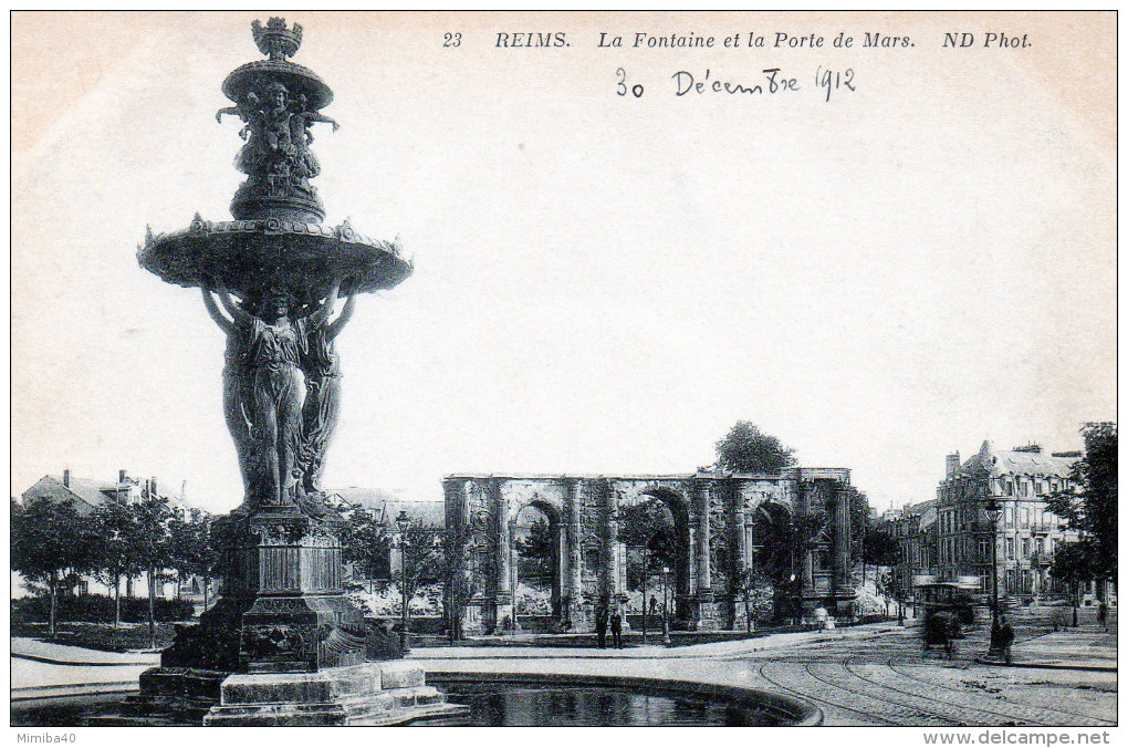 REIMS - La Fontaine Et La Porte De Mars - (23) - - Reims