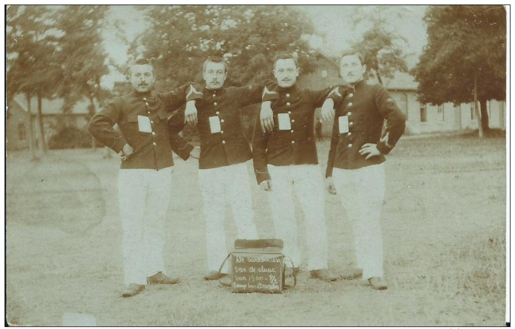 Beverloo,4 Mannen In Uniform Gelopen Kaart 1904 - Leopoldsburg (Camp De Beverloo)