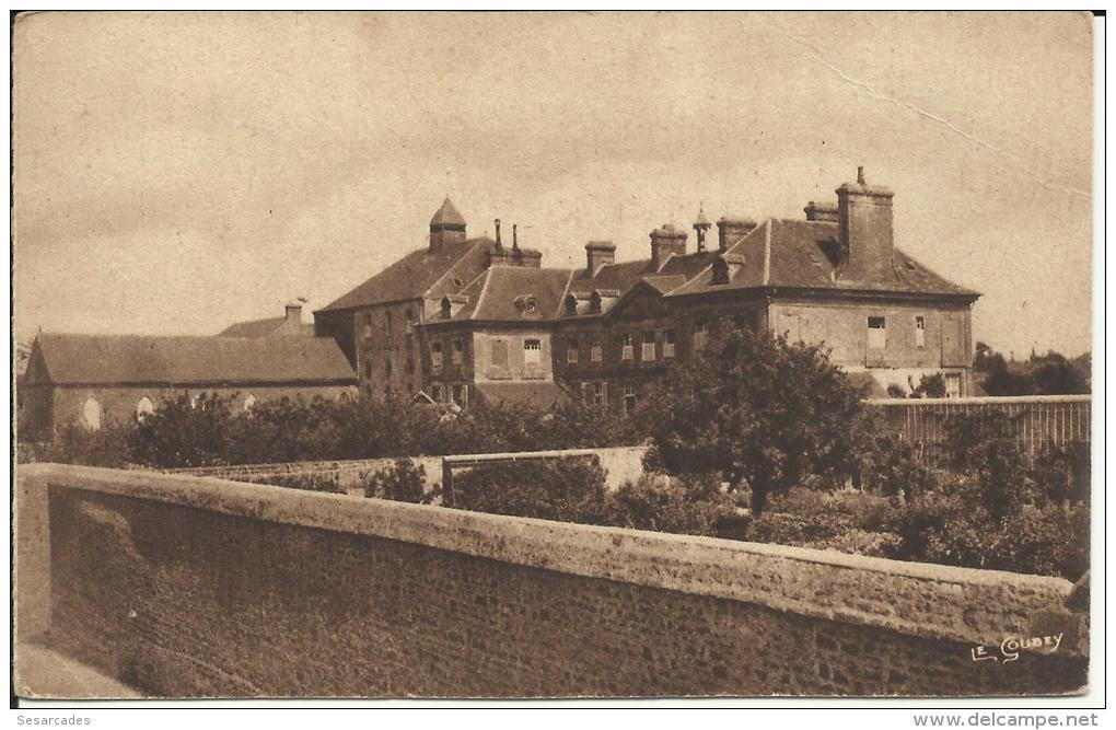 VALOGNES, LE REFUGE (ANCIEN HOTEL GIVARD DE BEAULIIEU) - Valognes