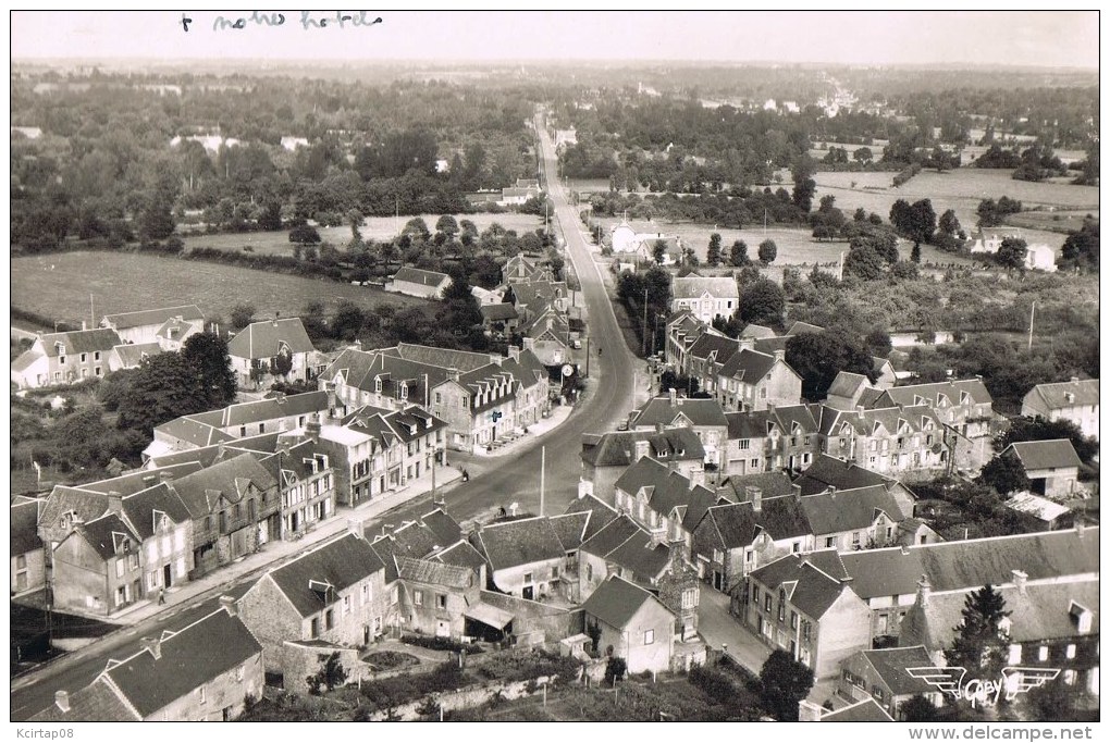 QUETTREVILLE - SUR - SIENNE . La Route De Coutances . - Autres & Non Classés