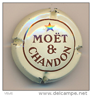 **Capsule, Muselet :  Champagne MOET ET CHANDON, Marron Sur Blanc-crème - Moet Et Chandon