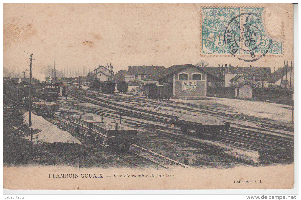 FLAMBOIN GOUAIX - Vue D´ensemble De La Gare ( ETAT ) Publicité Pastille VICHY ETAT  PRIX FIXE - Autres & Non Classés