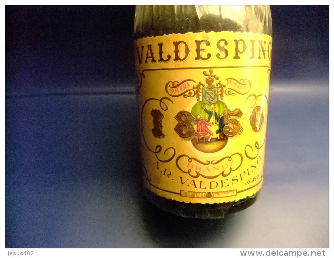 ANTIGUA BOTELLA BRANDY VALDESPINO 1850 AÑEJO CONTENIDO LITRO VINTAGE 1965 / 1975 - Licor Espirituoso