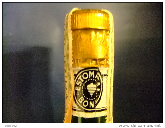 ANTIGUA BOTELLA LICOR ESTOMACAL BONET VINTAGE 1/2 LITRO LLENA Y TAPON DE CORCHO - Licor Espirituoso