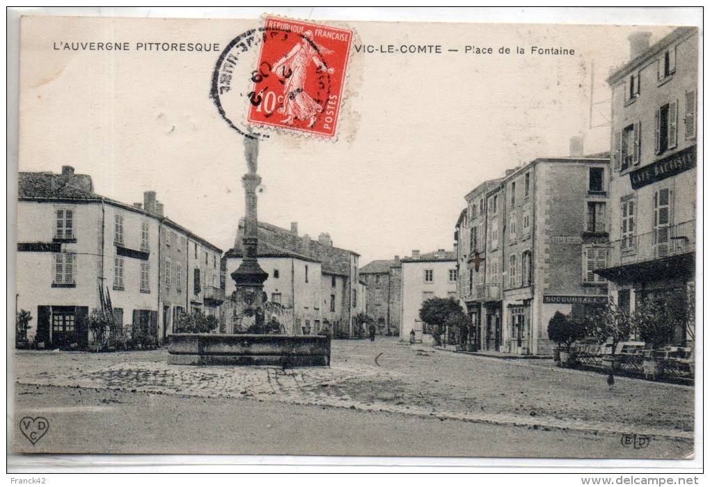 63. Vic Le Comte. Place De La Fontaine - Vic Le Comte