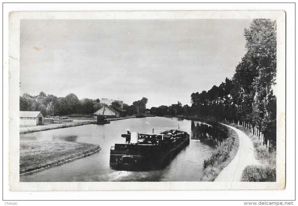 Cpsm: 58 COSNE SUR LOIRE - LES FOUCHARDS Le Canal (Péniche, Grue) 1950 - Cosne Cours Sur Loire