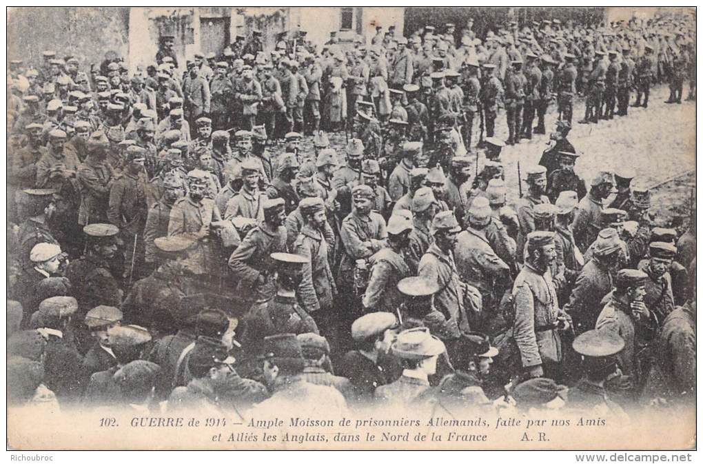 AMPLE MOISSON DE PRISONNIERS ALLEMANDS / GUERRE DE 1914 / 102 A.R - Guerre 1914-18