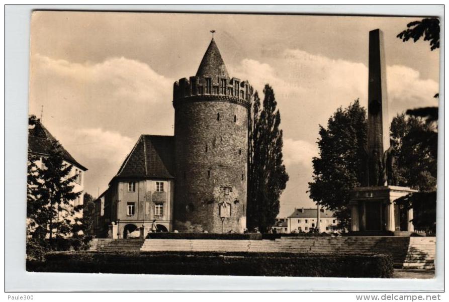 Brandenburg - Sowjetisches Ehrenmal Mit Steintorturm - Brandenburg