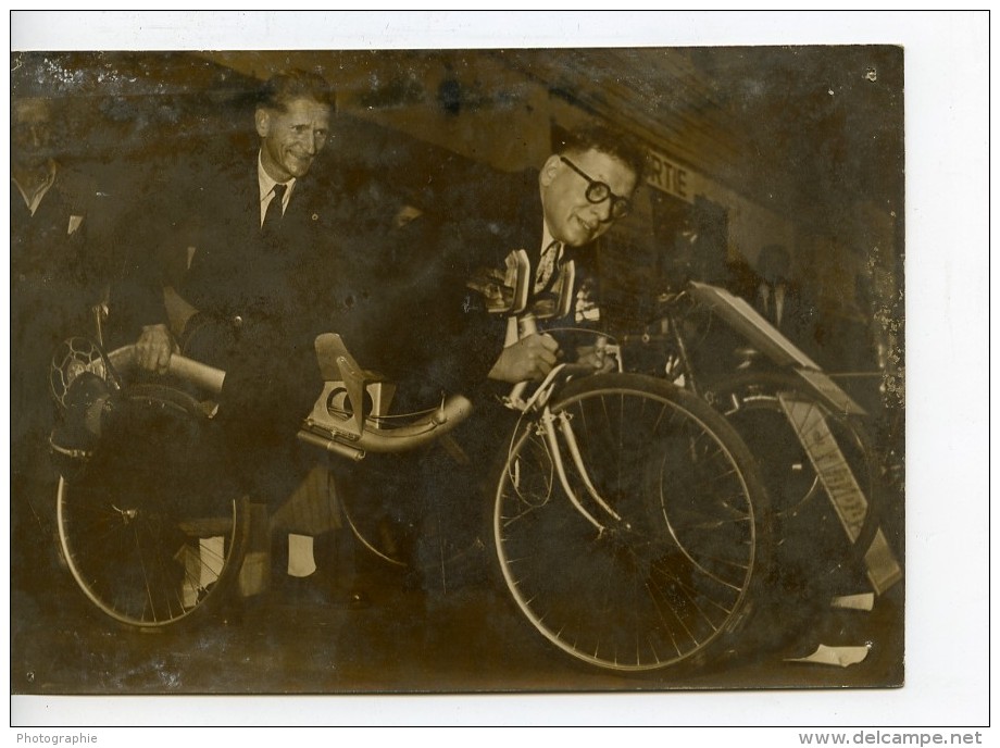 France Paris Concours Lépine Velopla Velo A Plat Ventre Pierre Bourguignon Ancienne Photo 1949 - Cyclisme