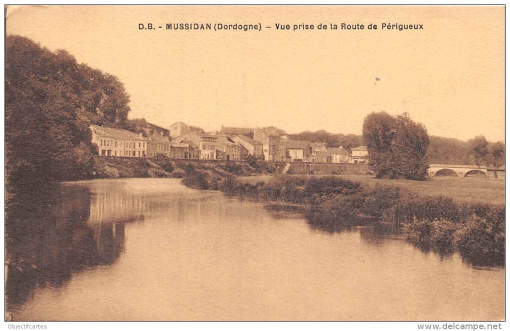 24 MUSSIDAN - Vue Prise De La Route De Périgueux -  (scan Recto-verso) FRCR90980 - Mussidan