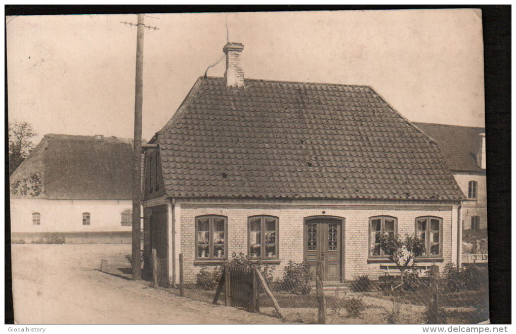DB5975 - TINGLEV - SMALL HOUSE - RPPC - Suède