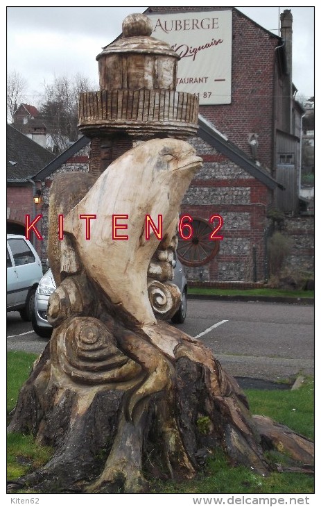 Saint-Valéry-en-Caux. 3 Photos De Sculptures Sur Un Arbre Mort. Dauphin, Phare, Escargot - Orte