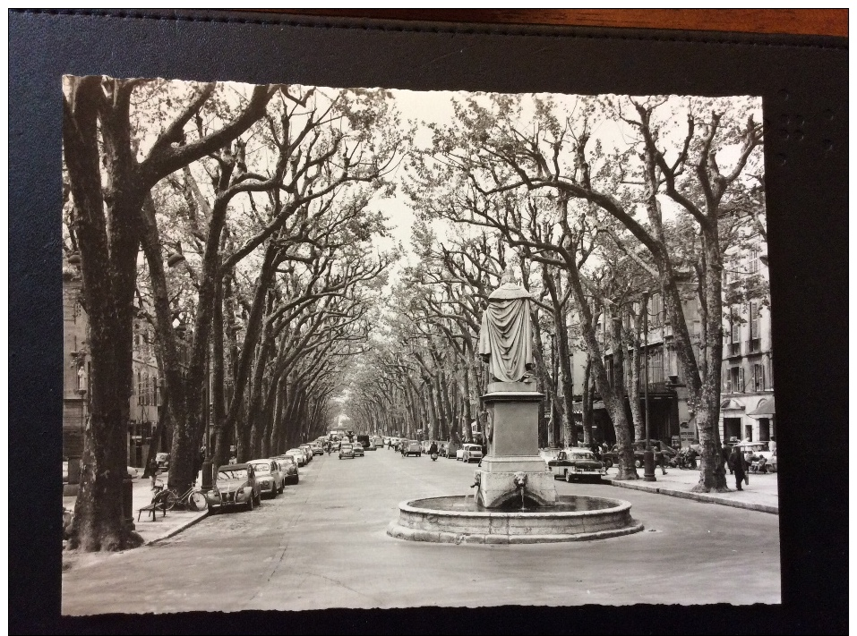 Aux En Provence Le Cours Mirabeau ,statue Du Roy René Cpm - Aix En Provence