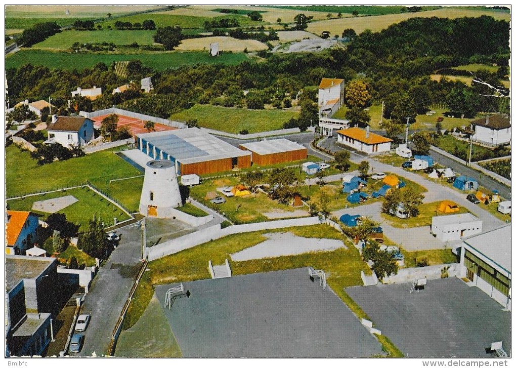 VIC-le-COMTE : Centre De Loisirs  MARCEL CHAPELLE : Camping- Piscine - Tennis - Vic Le Comte