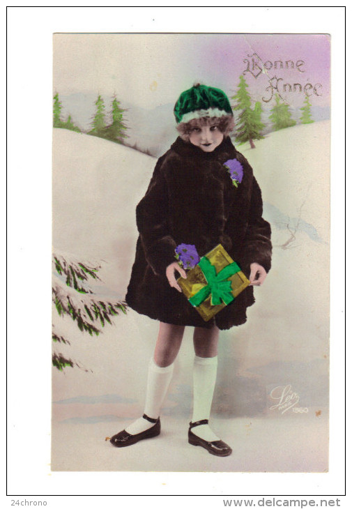 Petite Fille Avec Cadeau, Bonne Annee (16-444) - Portraits