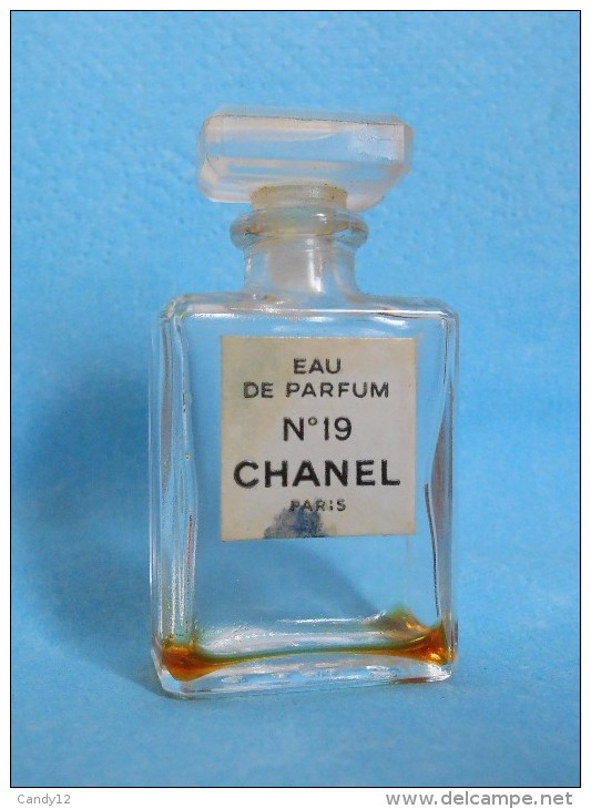 (25) CHANEL N°19 - Miniature De Parfum - Miniatures Womens' Fragrances (without Box)