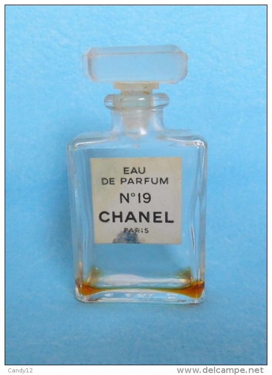 (25) CHANEL N°19 - Miniature De Parfum - Miniatures Womens' Fragrances (without Box)