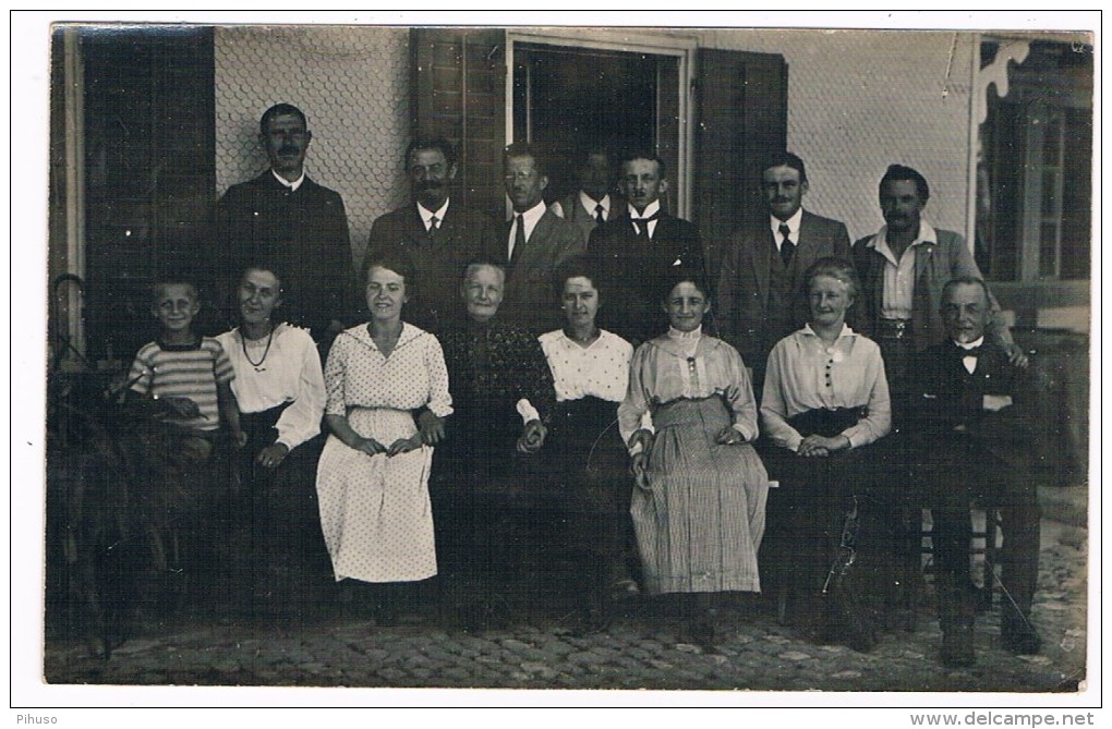 CH3870   AFFOLTERN Im EMMENTAL : RPPC With Family - Affoltern Im Emmental 