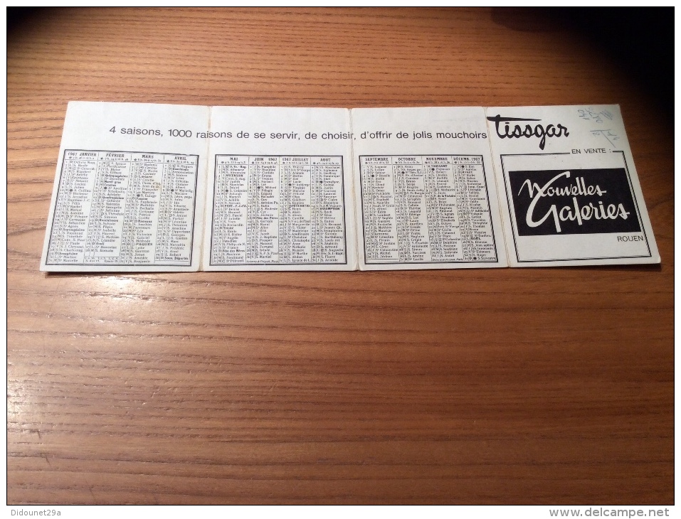 Calendrier 1967 (4 Volets) "mouchoir Tissgar Nouvelles Galeries ROUEN (76) / 4 Saisons" (10x30cm) - Petit Format : 1961-70