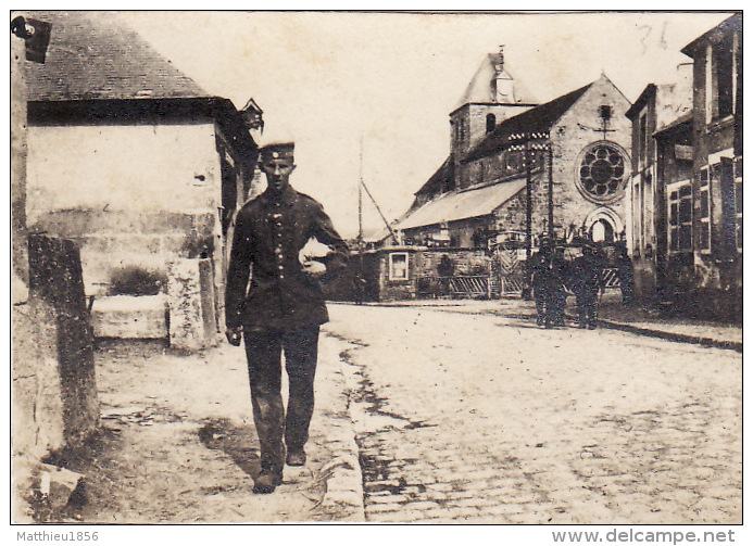 Photo Mai 1917 MAUREGNY-EN-HAYE (près Laon) - Une Rue, Soldat Allemand (A135, Ww1, Wk 1) - Other & Unclassified