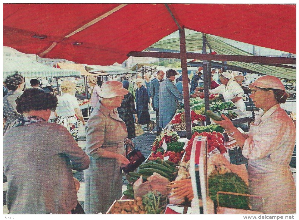 Finland -  Helsinki  The Market - A Vegetable Stall.    # 02087 - Finland