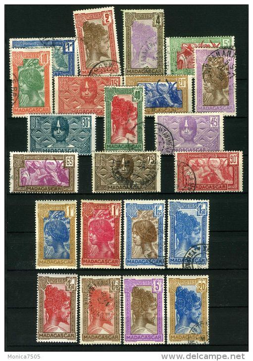 MADAGASCAR ( POSTE ) : Y&amp;T N° 161A/178  TIMBRES  NEUFS  AVEC  TRACE  DE  CHARNIERE  ET  BIEN  OBLITERES , A  VOIR . - Neufs